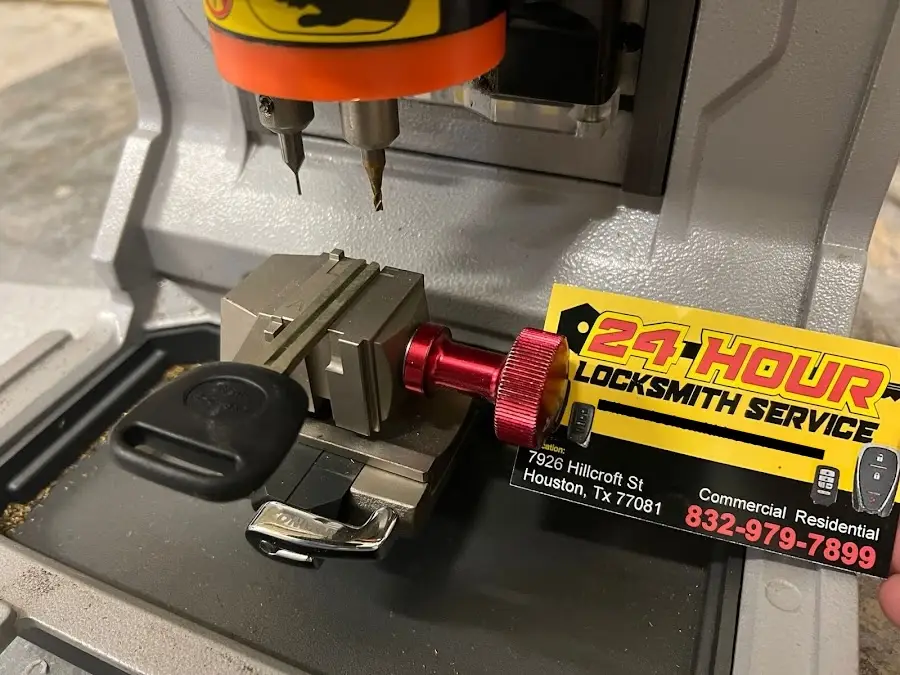 24 hour locksmith service key maker in houston