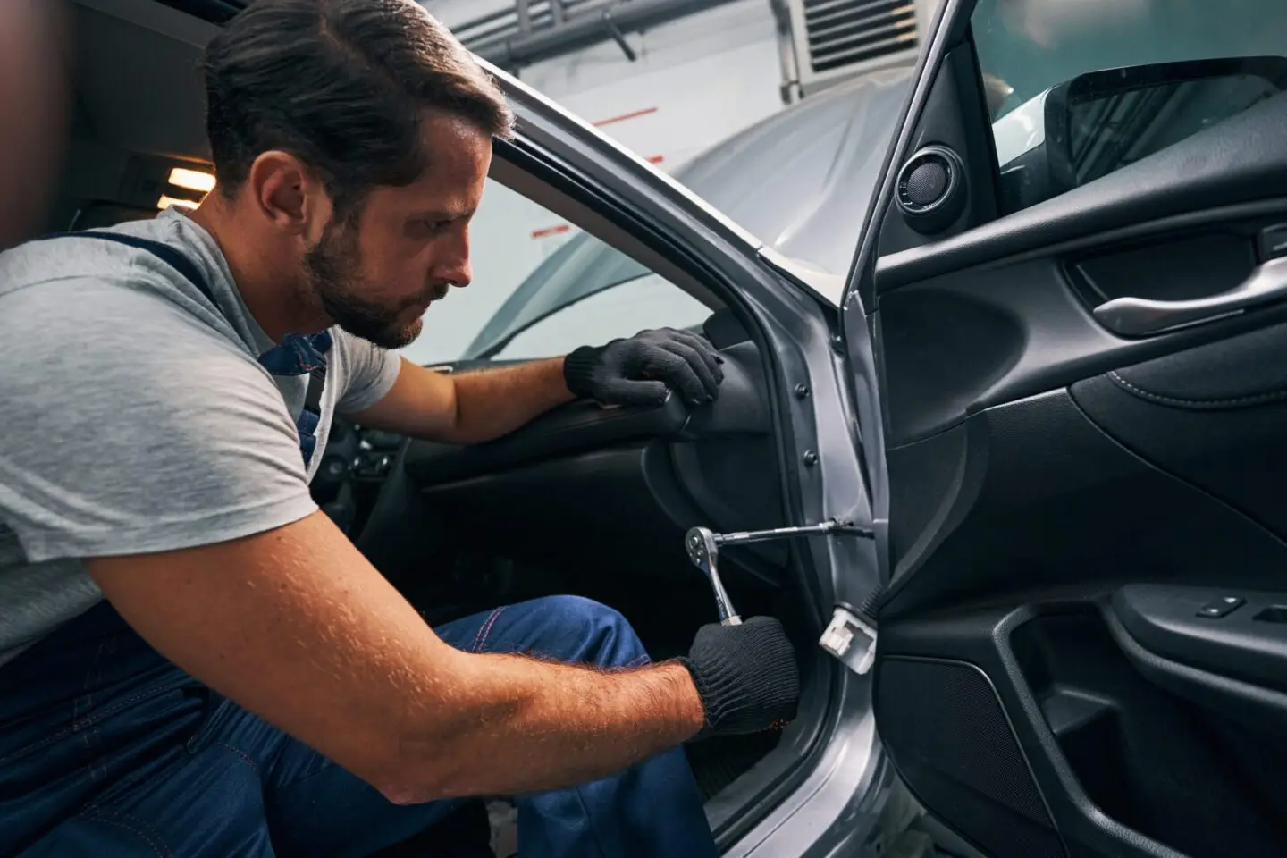 The Surprising Benefits of Using a Professional Locksmith for Car Key Replacement vs. The Dealership