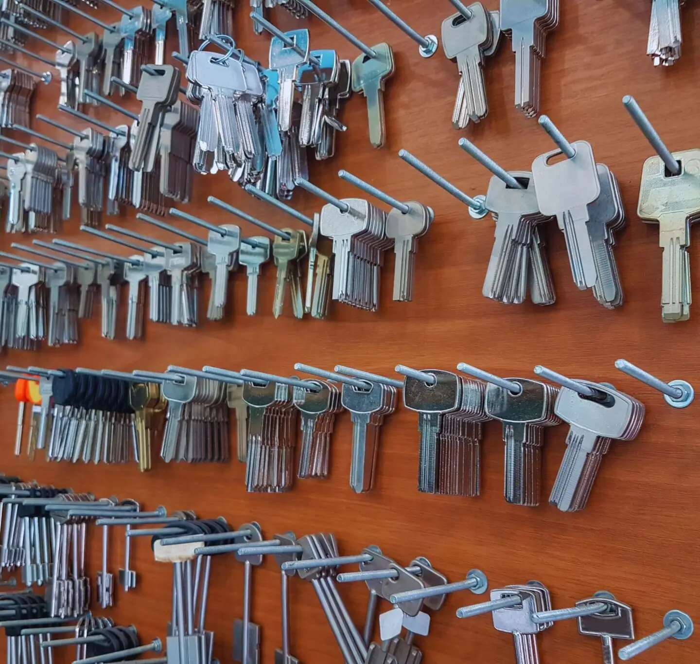 The Difference Between Emergency & Regular Locksmith Services