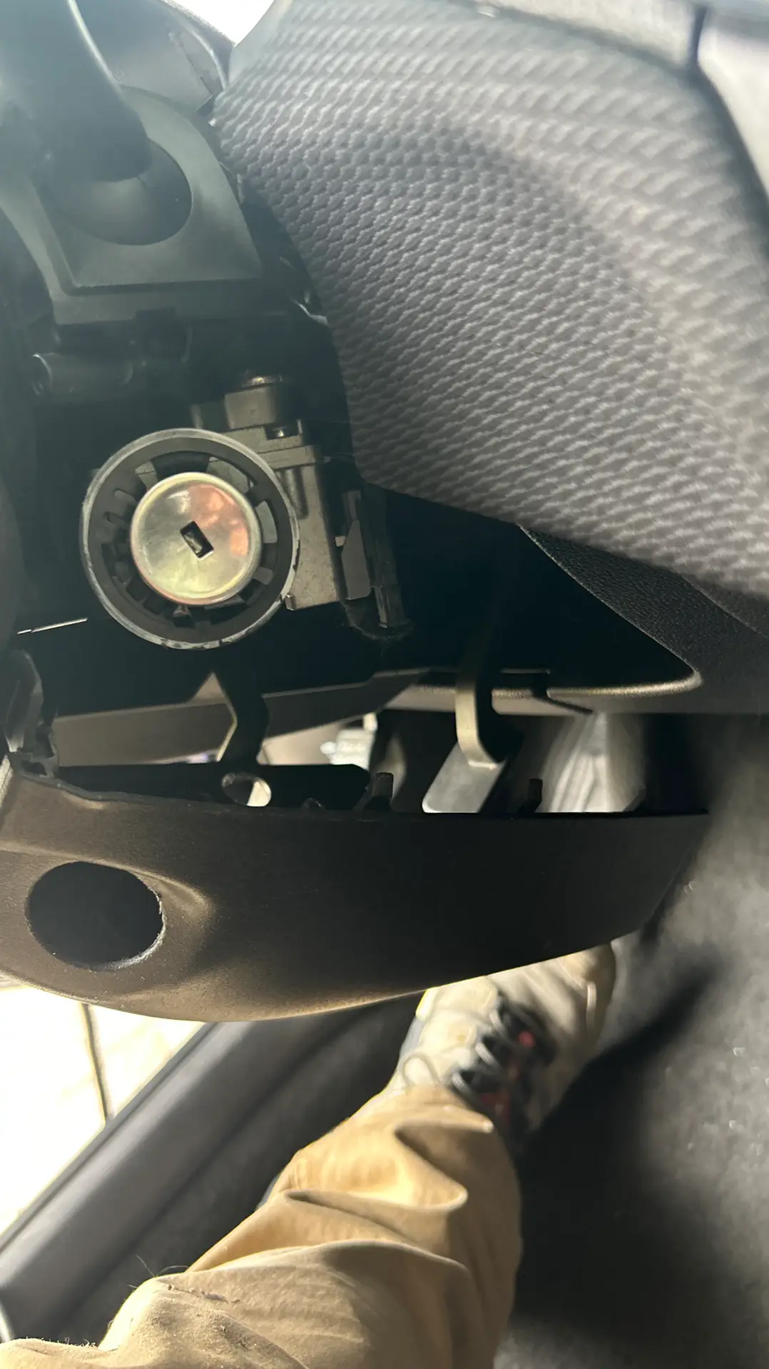 vehicle key service shown in a real service photo